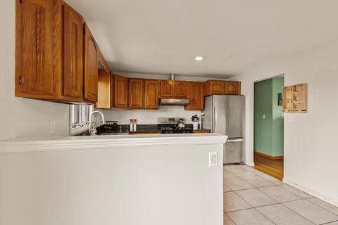 274 Hawthorne St, Fall River, MA 02724 photo 13
