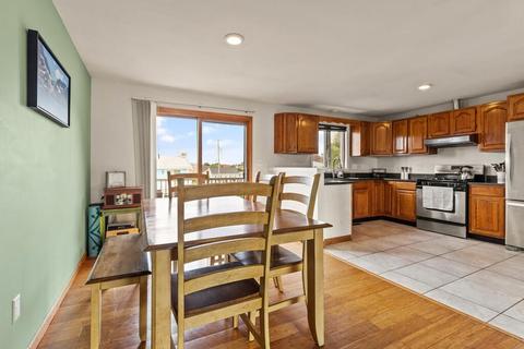 274 Hawthorne St, Fall River, MA 02724 photo 9