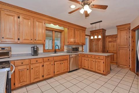 2 Saint James Pl, Townsend, MA 01474 photo 9