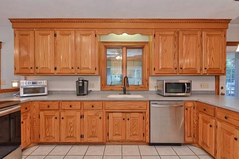 2 Saint James Pl, Townsend, MA 01474 photo 10