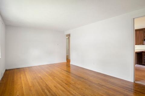 23 Plumtree Cir, Springfield, MA 01118 photo 5
