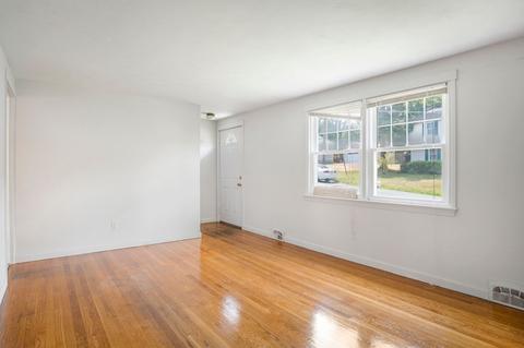 23 Plumtree Cir, Springfield, MA 01118 photo 4