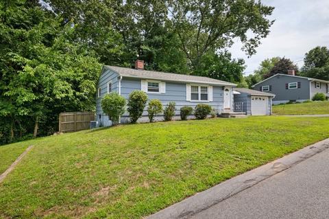 23 Plumtree Cir, Springfield, MA 01118 photo 3