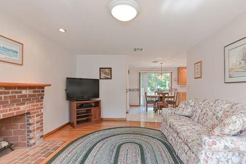 124 Eric Dr, Franklin, MA 02038 photo 10