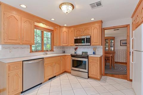124 Eric Dr, Franklin, MA 02038 photo 18