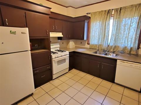 1132 County St, Fall River, MA 02723 photo 4