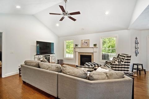 52 Morgan Cir, Chicopee, MA 01013 photo 13