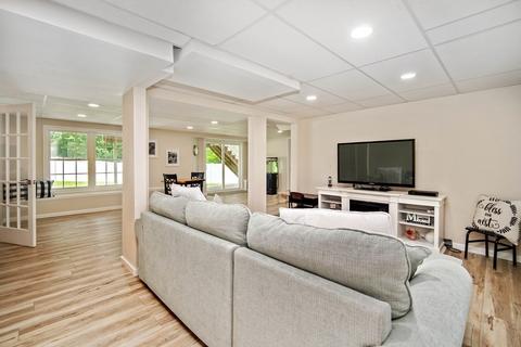 52 Morgan Cir, Chicopee, MA 01013 photo 19