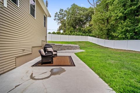 52 Morgan Cir, Chicopee, MA 01013 photo 4