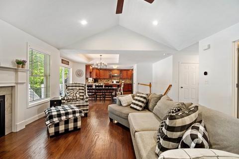 52 Morgan Cir, Chicopee, MA 01013 photo 14