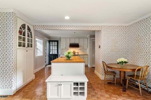 60 Windsor Rd, Wellesley, MA 02481 photo 12