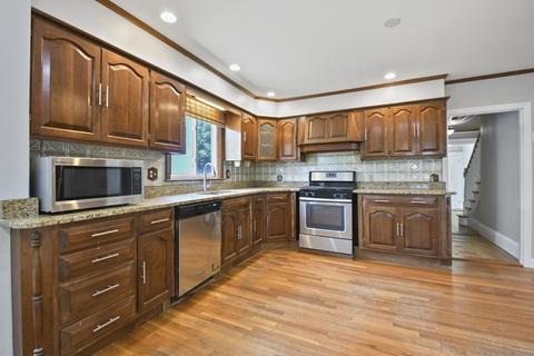 20 Roundy St, Beverly, MA 01915 photo 4