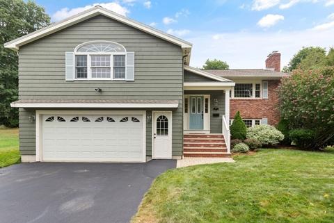 17 Deborah Dr, Reading, MA 01867 photo 2