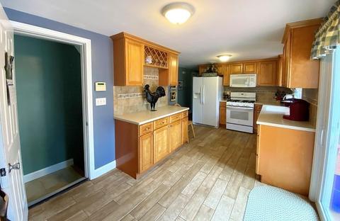 38 Dewitt St, Springfield, MA 01129 photo 13