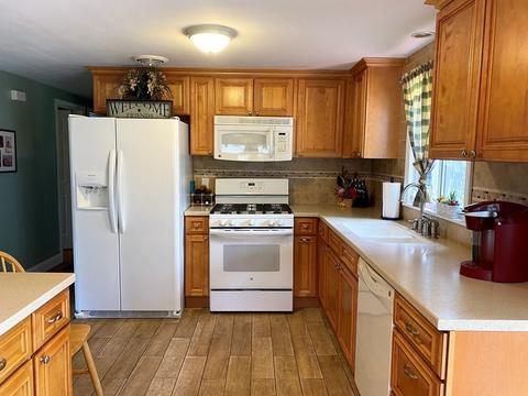 38 Dewitt St, Springfield, MA 01129 photo 9
