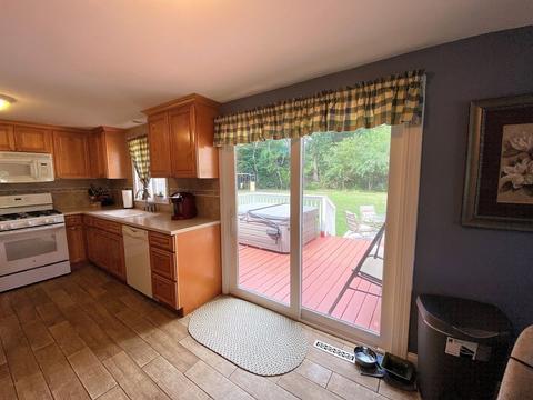 38 Dewitt St, Springfield, MA 01129 photo 14