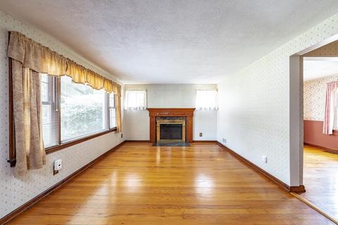 72 Donbray Rd, Springfield, MA 01119 photo 9