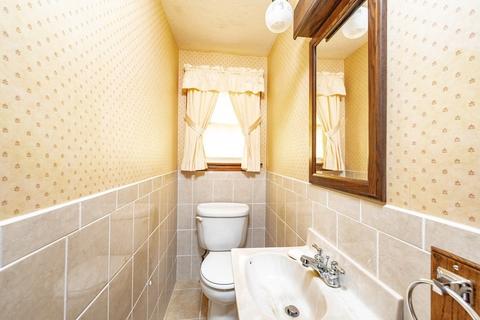 72 Donbray Rd, Springfield, MA 01119 photo 6