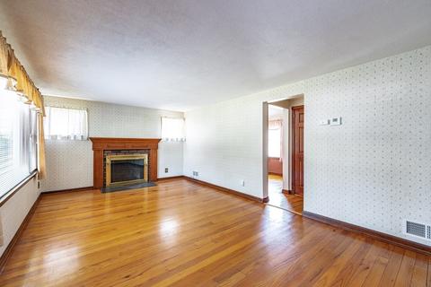 72 Donbray Rd, Springfield, MA 01119 photo 8