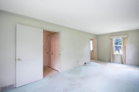 2017 Parker St, Springfield, MA 01128 photo 4
