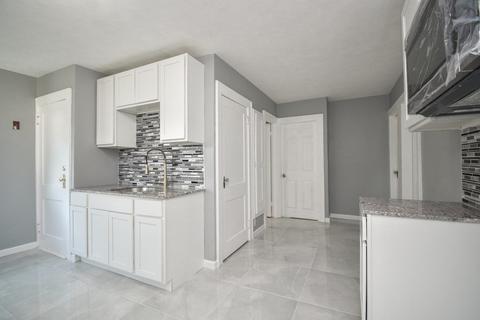 1392 Bay St, Springfield, MA 01109 photo 7