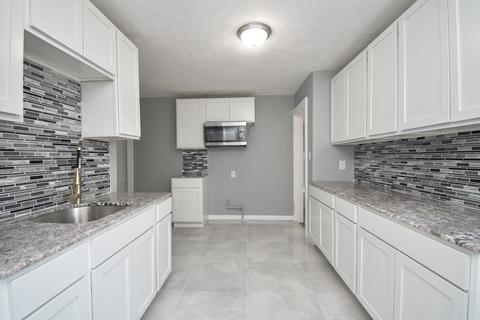 1392 Bay St, Springfield, MA 01109 photo 6