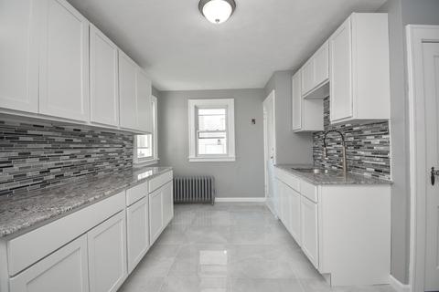1392 Bay St, Springfield, MA 01109 photo 3