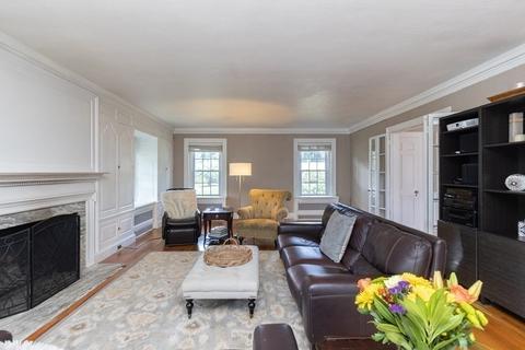 33 Colony Rd, Springfield, MA 01106 photo 8