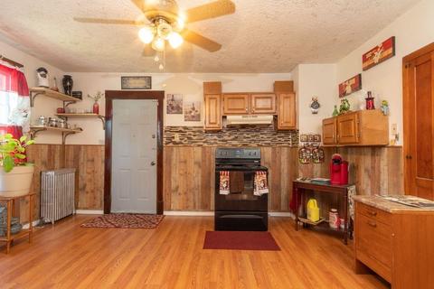 65 Adams St, Springfield, MA 01105 photo 2