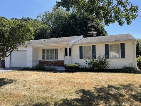 4 Colonial Dr, Warren, RI 02885 photo 2