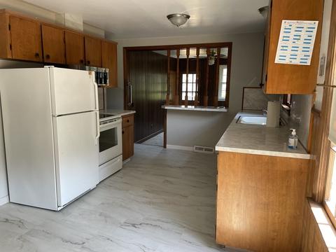 4 Colonial Dr, Warren, RI 02885 photo 6