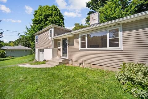 44 Candice Cir, Springfield, MA 01107 photo 2
