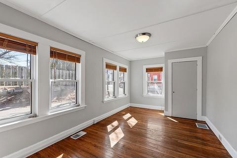 10 Traverse St, Gloucester, MA 01930 photo 4
