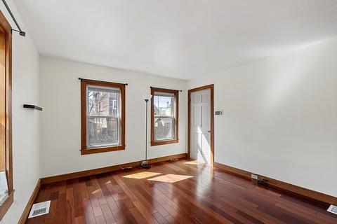 10 Traverse St, Gloucester, MA 01930 photo 3