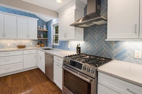 33 Thaxter St, Hingham, MA 02043 photo 4