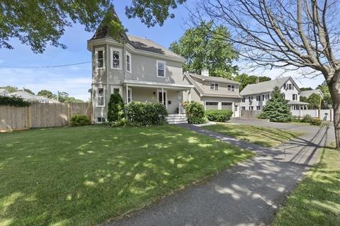 113 Pine St, Danvers, MA 01923 photo 2