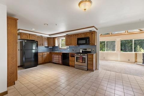 18 Squassick Rd, West Springfield, MA 01089 photo 5