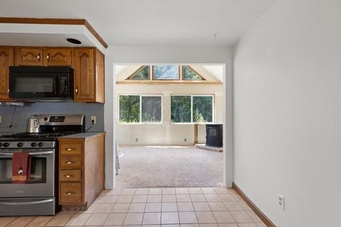 18 Squassick Rd, West Springfield, MA 01089 photo 10