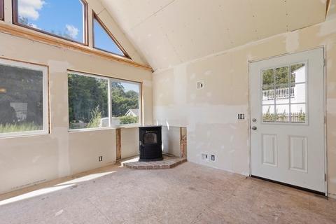 18 Squassick Rd, West Springfield, MA 01089 photo 11