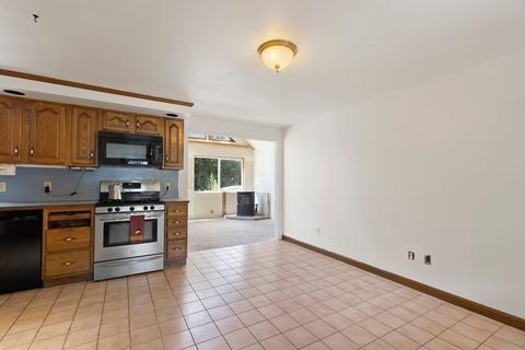 18 Squassick Rd, West Springfield, MA 01089 photo 8