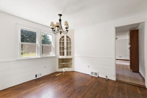 18 Squassick Rd, West Springfield, MA 01089 photo 13