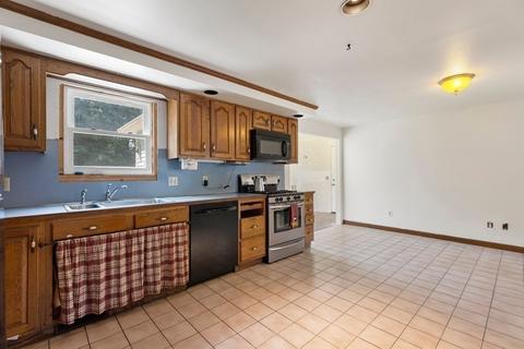 18 Squassick Rd, West Springfield, MA 01089 photo 6