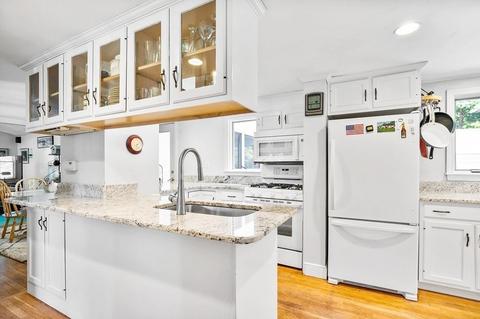 2 Pleasant Cir, Canton, MA 02021 photo 5