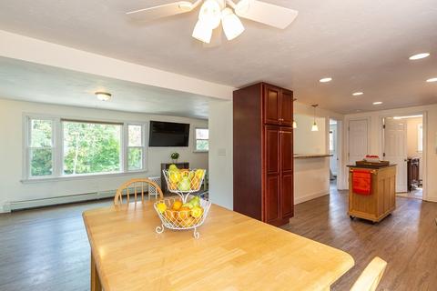 36 Freeman St, Blackstone, MA 01504 photo 2