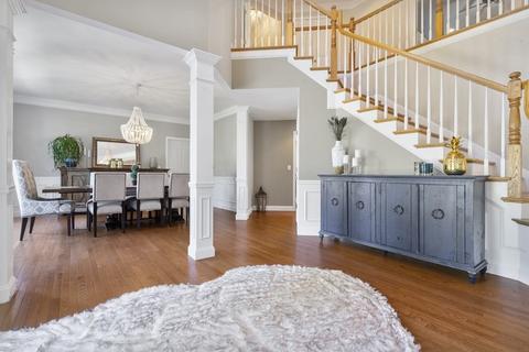 28 Robin Hill Rd, Danvers, MA 01923 photo 3