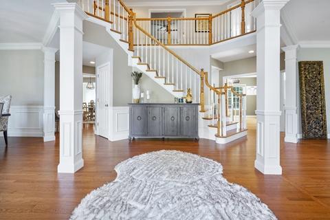 28 Robin Hill Rd, Danvers, MA 01923 photo 2