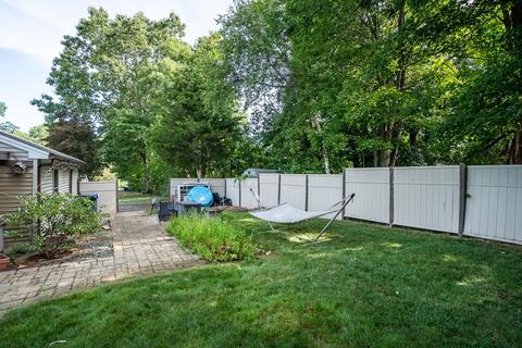 25 Butternut Cir, Springfield, MA 01128 photo 6