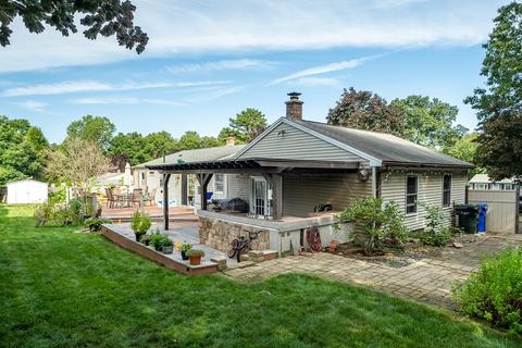 25 Butternut Cir, Springfield, MA 01128 photo 7
