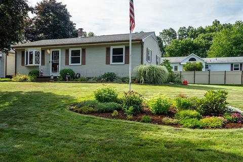 25 Butternut Cir, Springfield, MA 01128 photo 3