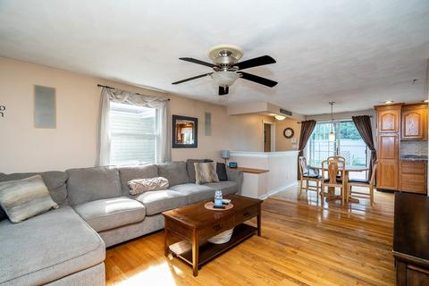25 Butternut Cir, Springfield, MA 01128 photo 16